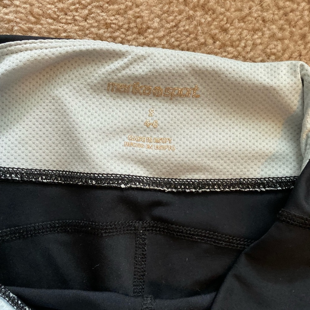 Black stretchy leggings